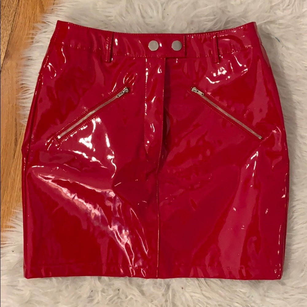 Red vinyl patent skirt M